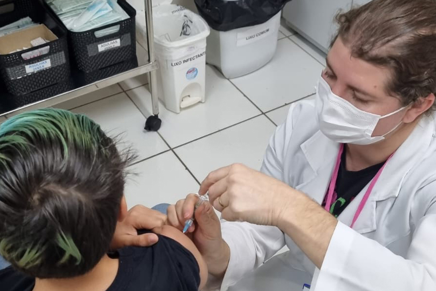 Você está visualizando atualmente Vacinação nas escolas públicas: ação vai até 25 de abril