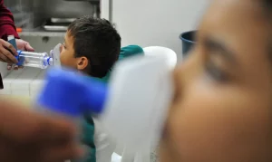 Leia mais sobre o artigo Casos de síndrome respiratória aguda grave leva cidades do Sul e Sudeste a decretarem emergência em saúde pública