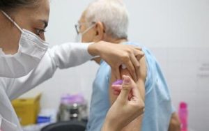 Leia mais sobre o artigo SERGIPE: Mobilização pretende vacinar 890 mil pessoas contra a gripe no estado