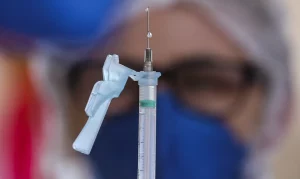 Leia mais sobre o artigo InfoGripe: número de casos de SRAG por Covid-19 aumenta em quatro estados do país
