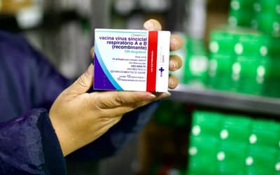 Você está visualizando atualmente Vacina contra o vírus sincicial respiratório começa a ser distribuída em todo o país