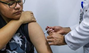Leia mais sobre o artigo Ministério da Saúde amplia prazo de resgate vacinal contra o HPV para jovens de 15 a 19 anos até 2026